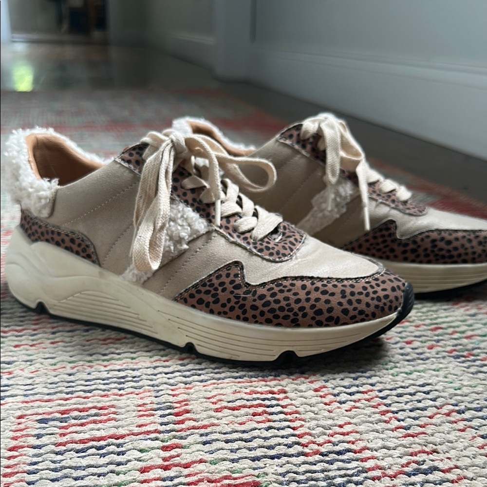 Stylish Women's Sneakers in Cream and Brown